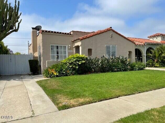 9026 W 25 Street, Los Angeles CA: https://media.crmls.org/mediaz/0d013412-3954-4fe7-b9ac-503310c06872.jpg