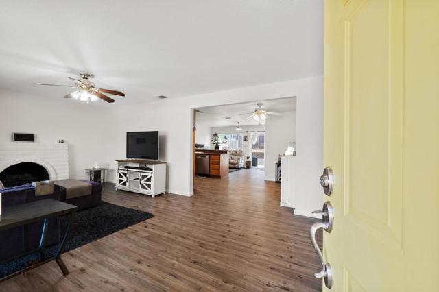 4165 Ernestine Way, North Highlands CA: https://media.crmls.org/mediaz/0d013546-0c1c-4408-a188-26ec4eff3999.jpg