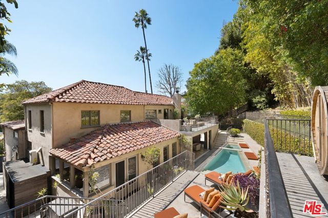 3300 N Knoll Drive, Los Angeles CA: https://media.crmls.org/mediaz/0d017ed3-cde4-4a1a-858a-0f90fd58f146.jpg