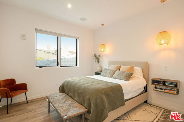 1333 Beverly Green Drive, Los Angeles CA: https://media.crmls.org/mediaz/0d018124-6342-436a-8ea3-d8898651e1a2.jpg