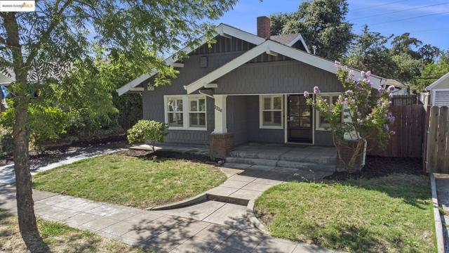 1226 W Elm Street, Stockton CA: https://media.crmls.org/mediaz/0d021139-bd81-43eb-9cf4-f0e658fdc00b.jpg