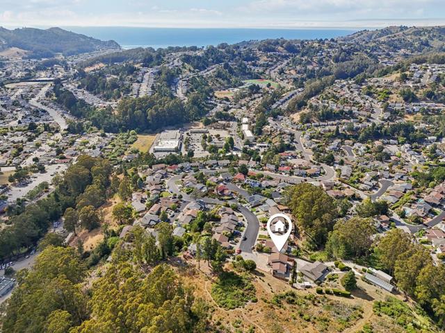 908 Park Pacifica Avenue, Pacifica CA: https://media.crmls.org/mediaz/0d02685c-c599-4be8-b6ad-9b003b8a3350.jpg