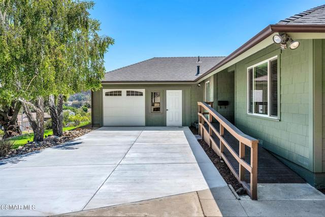 349 Longwood Court, Newbury Park CA: https://media.crmls.org/mediaz/0d035ce2-c84b-40f9-bc88-d255ff658715.jpg