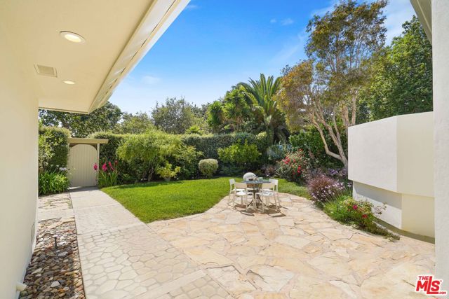 6320 Frondosa Drive photo 5