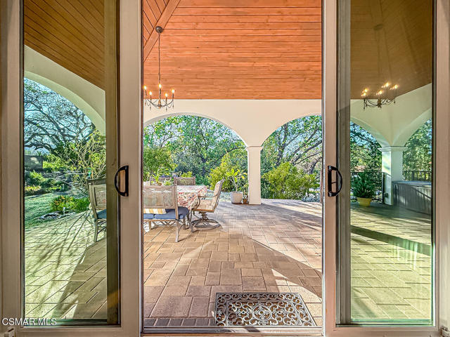 4255 Saddlecrest Lane, Westlake Village CA: https://media.crmls.org/mediaz/0d03900d-e9d5-4028-baf3-0064ea67c09d.jpg