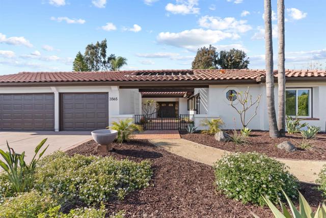 3565 Avenida Amorosa, Escondido CA: https://media.crmls.org/mediaz/0d03a43d-1297-4c2e-8458-a7e86dc78b1a.jpg