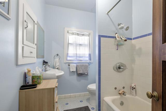 Image 15 of 33 For 1722 Walnut St
