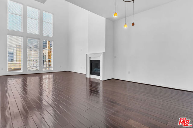 4050 GLENCOE Avenue, Marina del Rey CA: https://media.crmls.org/mediaz/0d044e10-1468-4b35-bcdc-7fb973395709.jpg