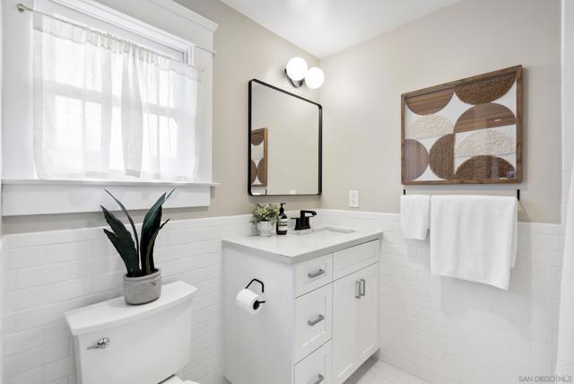 3257 Dwight St, San Diego CA: https://media.crmls.org/mediaz/0d04e5b3-1d12-4901-bd9a-11979209d90a.jpg