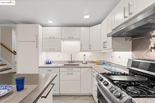 61 Wildwood Ave, Piedmont CA: https://media.crmls.org/mediaz/0d054200-669f-47ac-af17-6ee32ceac62a.jpg