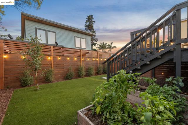 737 61st St, Oakland CA: https://media.crmls.org/mediaz/0d055c1a-c1f6-44ec-a845-36c10008b54e.jpg