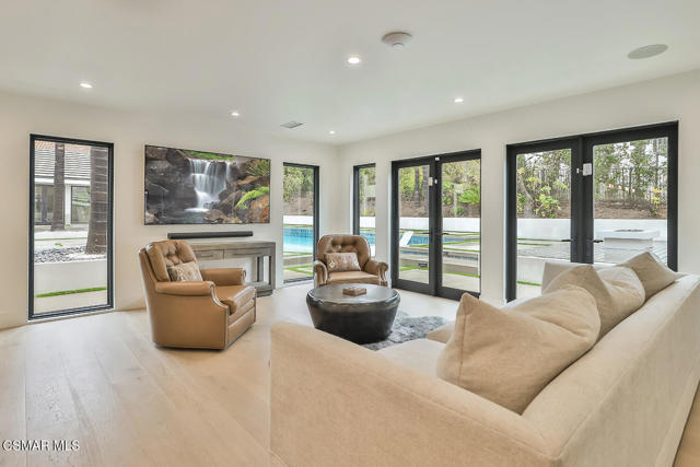 31754 Foxfield Drive, Westlake Village CA: https://media.crmls.org/mediaz/0d05964e-47bf-48f9-8b0e-28677e459486.jpg