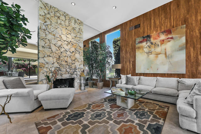 45550 Navajo Road, Indian Wells CA: https://media.crmls.org/mediaz/0d05c2b7-5efb-4084-b2ab-ec4eb5204243.jpg