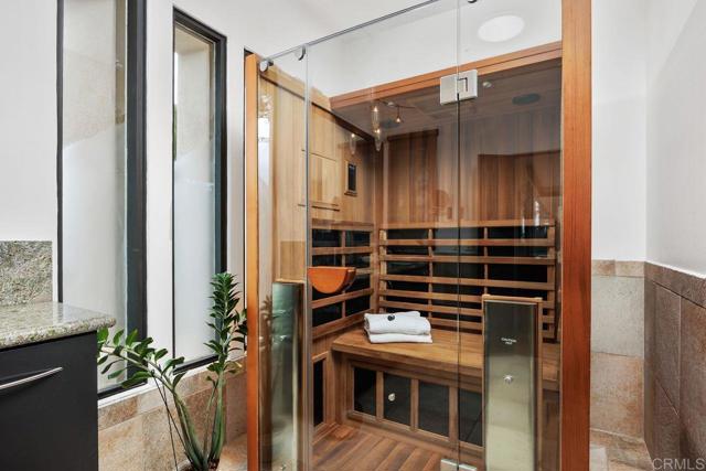 Detail Gallery Image 15 of 60 For 1859 Zapo St, Del Mar,  CA 92014 - 5 Beds | 4/1 Baths