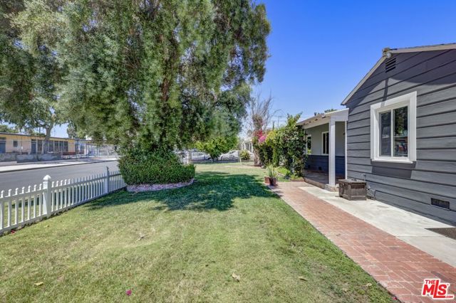5926 Cleon Avenue photo 3