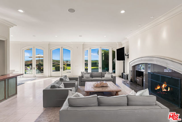 0 Broad Beach Road, Malibu CA: https://media.crmls.org/mediaz/0d07a018-cd94-43b3-932a-6c5a144ee715.jpg