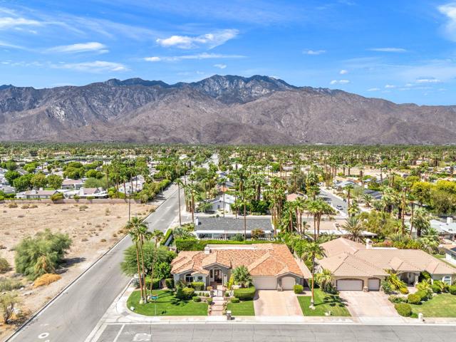 1691 Ponderosa Way, Palm Springs CA: https://media.crmls.org/mediaz/0d07e432-a906-4e95-9cb4-1073ec3597ec.jpg
