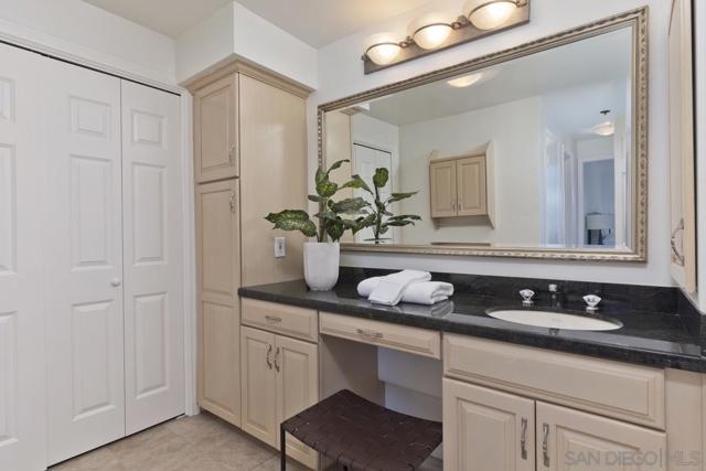 8263 Camino Del Oro, La Jolla CA: https://media.crmls.org/mediaz/0d08d3a7-e841-468c-817d-d0430dd635d4.jpg