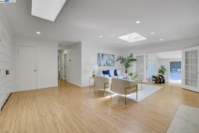 41025 Pajaro Dr, Fremont CA: https://media.crmls.org/mediaz/0d092055-0594-4930-944e-49e45ddf8b67.jpg