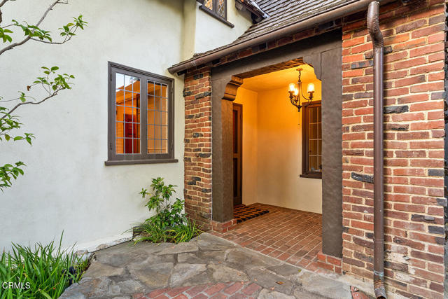Detail Gallery Image 5 of 67 For 855 Old Mill Rd, Pasadena,  CA 91108 - 3 Beds | 3/1 Baths