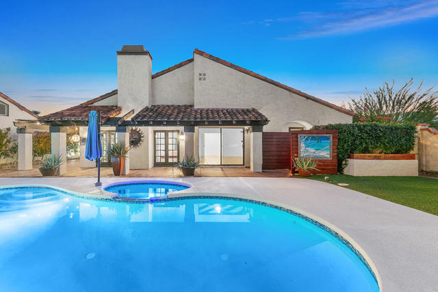60 Calle Solano, Rancho Mirage CA: https://media.crmls.org/mediaz/0d09bb00-dbd4-4543-b6b9-139c6a5c5e2a.jpg