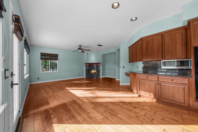 1033 Goldeneye, Carlsbad CA: https://media.crmls.org/mediaz/0d0a945a-d4fa-4584-98fa-c7d78bf38a28.jpg