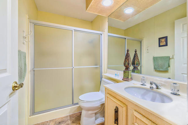 73470 Desert Greens N Drive, Palm Desert CA: https://media.crmls.org/mediaz/0d0aae92-1c44-45d8-9538-bb64d59fb413.jpg