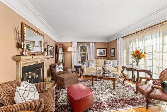 625 4th Street, Coronado CA: https://media.crmls.org/mediaz/0d0af363-7261-4737-b577-7338bc33d84e.jpg