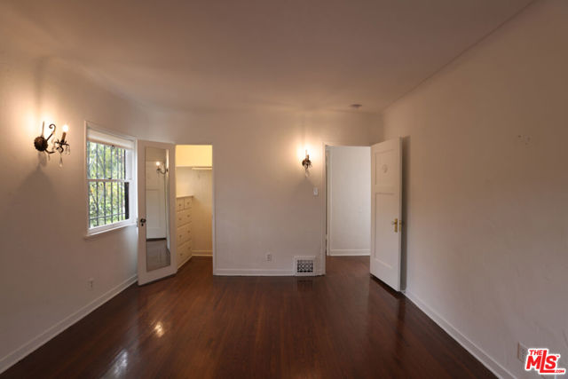 755 N CRESCENT HEIGHTS, Los Angeles CA: https://media.crmls.org/mediaz/0d0ba9d9-2215-45cd-abb4-f68b967fc0e5.jpg