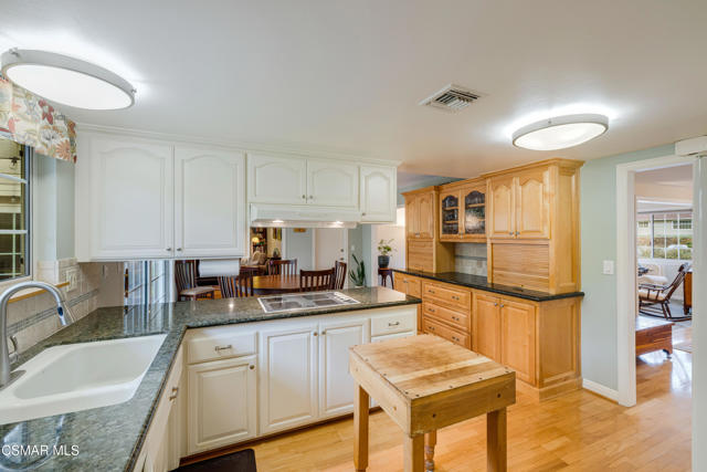 3384 Radcliffe Road, Thousand Oaks CA: https://media.crmls.org/mediaz/0d0c0089-8ab1-4dfd-a9d1-935cb2c564fa.jpg