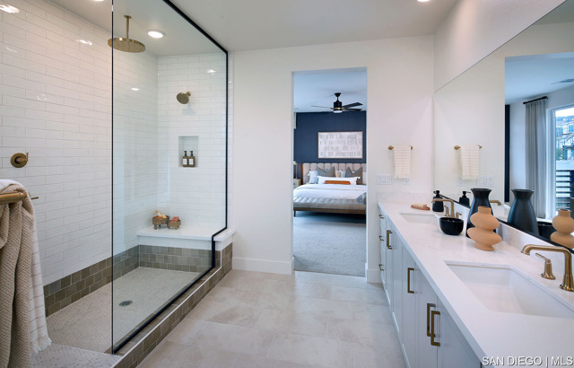 709 Meadowood ST, Fallbrook CA: https://media.crmls.org/mediaz/0d0c00e6-776b-48b4-8218-21df3e33b1a1.jpg