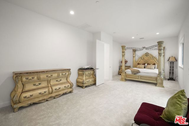 20244 W Albion Way, Porter Ranch CA: https://media.crmls.org/mediaz/0d0c2946-a6d1-4071-8e8b-bd9c94e130dc.jpg