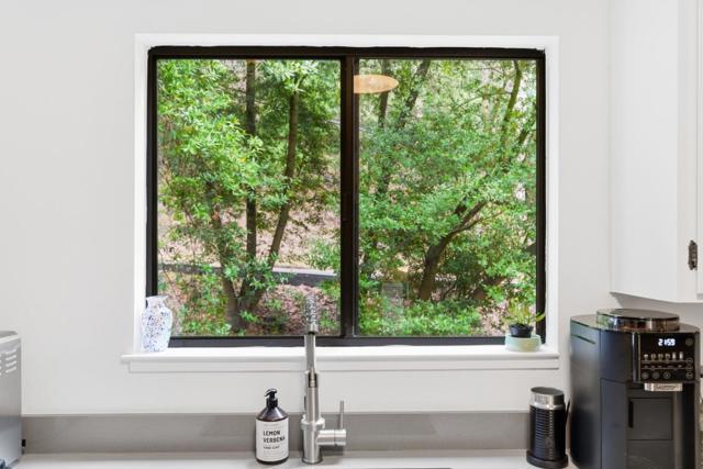 2343 Arrowhead Drive, Oakland CA: https://media.crmls.org/mediaz/0d0c4212-daf2-4271-9f32-c883b73ba8b8.jpg