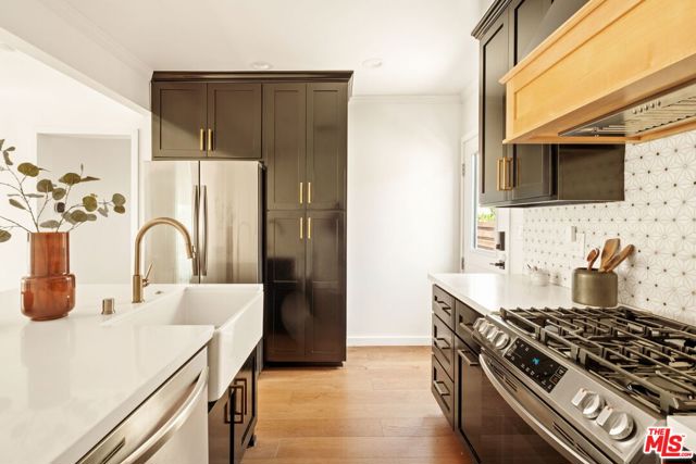 4313 W 59th Street, Los Angeles CA: https://media.crmls.org/mediaz/0d0c656c-75c0-486e-8601-ea61ffa04866.jpg