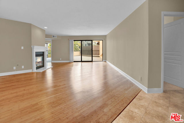 1633 S Bentley Avenue, West Los Angeles CA: https://media.crmls.org/mediaz/0d0d81b6-a542-4b25-8991-8506331a2a52.jpg