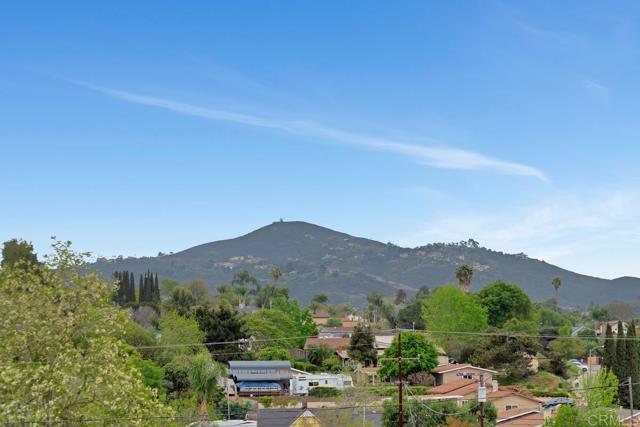 1643 Raecorte Place, Escondido CA: https://media.crmls.org/mediaz/0d0e0ddb-cf92-4789-82bd-0292c615ea05.jpg