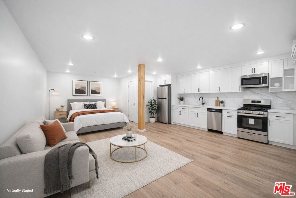 1027 N Gardener #1/2