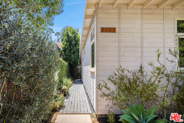 3537 Beethoven Street, Los Angeles CA: https://media.crmls.org/mediaz/0d0e7761-f2c8-4db5-ae8a-43220482897e.jpg