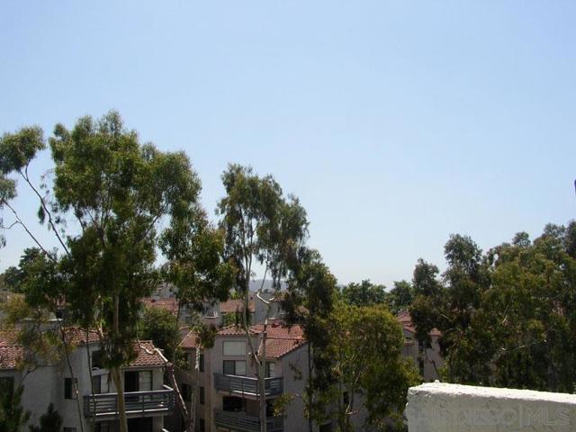 8328 Regents Rd, La Jolla CA: https://media.crmls.org/mediaz/0d0eb2ab-76b4-45ce-b39a-db15da73eba7.jpg