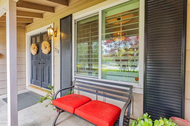 758 Pearlwood Way, San Jose CA: https://media.crmls.org/mediaz/0d0ed56a-0b4d-430a-b177-c3e888ee5060.jpg
