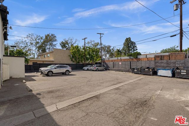 12515 Saticoy Street photo 4