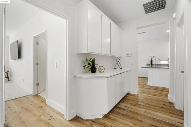 1040 Bismarck Terr, Brentwood CA: https://media.crmls.org/mediaz/0d0f4b5c-62d7-4fef-a961-ee78ee249727.jpg