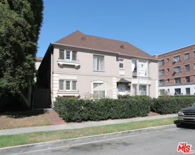 5754 W 4th Street, Los Angeles CA: https://media.crmls.org/mediaz/0d0fb9e0-189a-4209-9a99-2c7d9dbddb8d.jpg