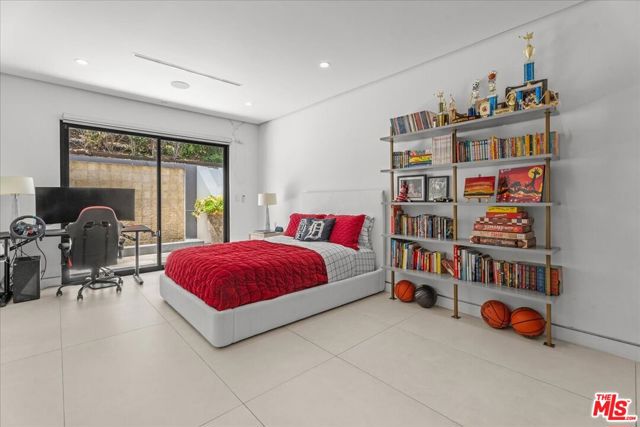 2284 Hercules Drive, Los Angeles CA: https://media.crmls.org/mediaz/0d103d14-2f7c-4577-b650-c1b04a4dc7ef.jpg