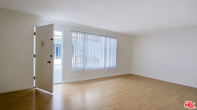 440 Raymond Avenue, Santa Monica CA: https://media.crmls.org/mediaz/0d10ca83-a406-49a0-bd3d-bd44cc1e44fa.jpg