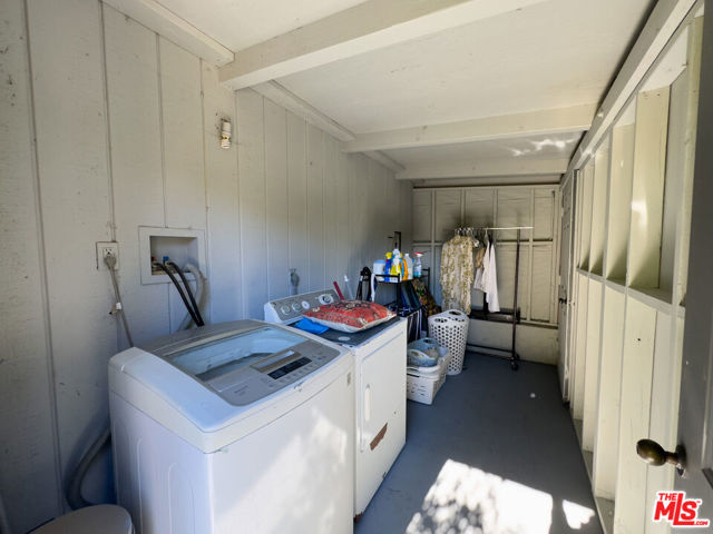 22012 Topanga School Road, Topanga CA: https://media.crmls.org/mediaz/0d11f60a-ee76-4626-baaf-50f1e08b0138.jpg
