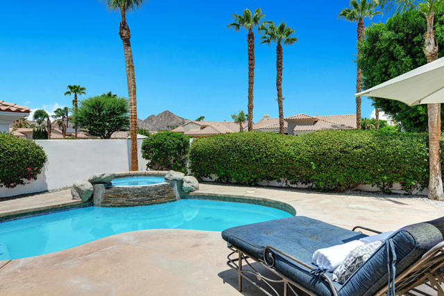 78863 Breckenridge Drive, La Quinta CA: https://media.crmls.org/mediaz/0d1226de-e81b-4b95-a9c2-4b8535f40104.jpg