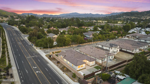 361 Toyon Court, Thousand Oaks CA: https://media.crmls.org/mediaz/0d133bb4-93d0-47bc-87a1-38e091c72deb.jpg