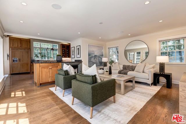 459 S Bentley Avenue, Los Angeles CA: https://media.crmls.org/mediaz/0d14979e-fdd6-4889-84bc-e656cb0abbb4.jpg