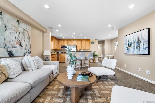 806 Redondo Ct, San Diego CA: https://media.crmls.org/mediaz/0d14f445-46e3-40ff-af51-62bed8dee60d.jpg